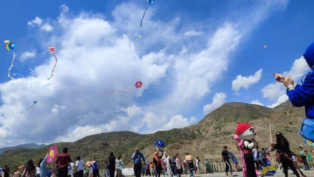Erzurum'da Geleneksel Uçurtma Şenliği Düzenlendi